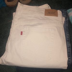 White Levi Jeans Bootcut size 8M